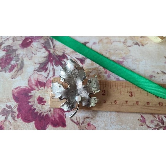 Silver Faux Pearl Maple Leaf Shaped Brooch - Picture 7 of 10
